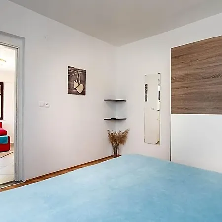Linda 3* Vrbnik (Primorje-Gorski Kotar)